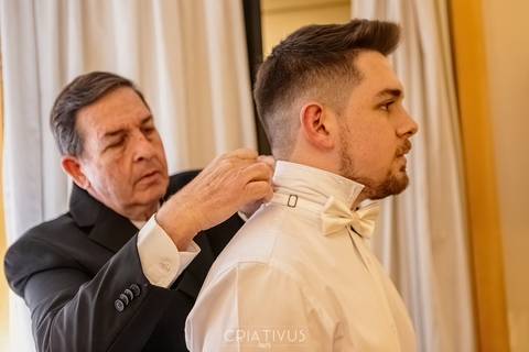 Inspiração e ideias criativas de fotos fotográfico de Making Of do noivo no Blue Tree Towers Anália Franco'