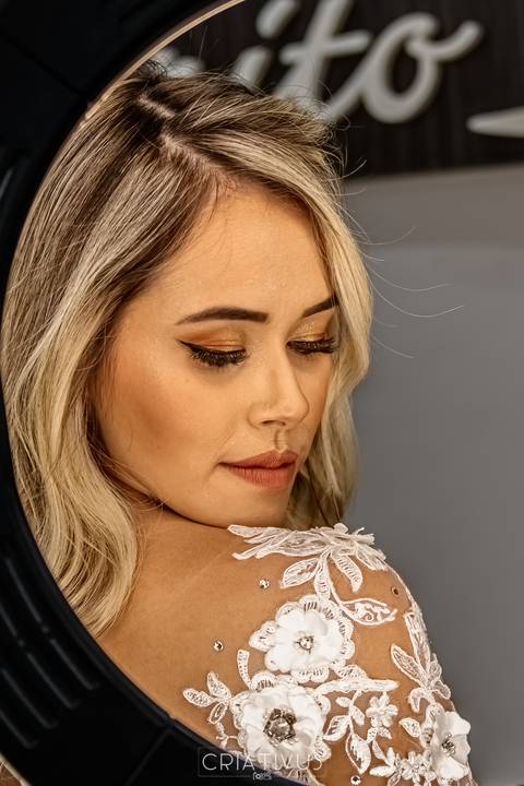 Inspiração e ideias criativas de fotos fotográfico de Making Of da noiva no Lu Brito Tatuapé-SP'