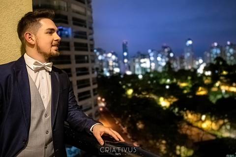 Inspiração e ideias criativas de fotos fotográfico de Making Of do noivo no Blue Tree Towers Anália Franco'