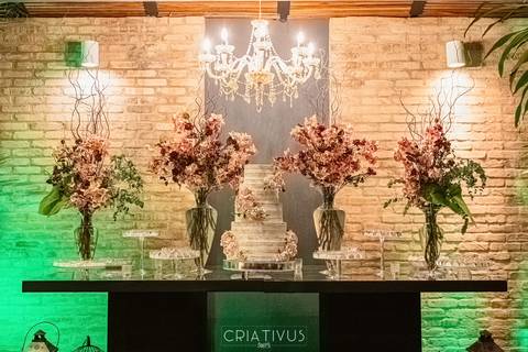 Inspiração e ideias criativas de fotos fotográfico de decoração de casamento mesa do bolo no Mediterrâneo Tatuapé-SP'