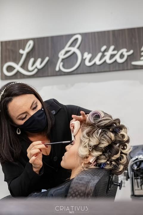 Inspiração e ideias criativas de fotos fotográfico de Making Of da noiva no Mediterrâneo Tatuapé-SP'