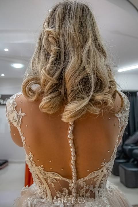 Inspiração e ideias criativas de fotos fotográfico de Making Of da noiva no Mediterrâneo Tatuapé-SP'