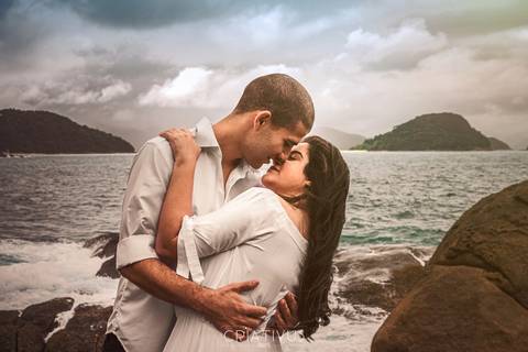 Inspiração e ideias criativas  ensaio fotográfico pré casamento de casal Ubatuba'