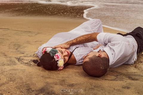Inspiração e ideias criativas  ensaio fotográfico pré casamento de casal Ubatuba'