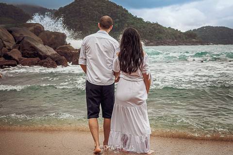 Inspiração e ideias criativas  ensaio fotográfico pré casamento de casal Ubatuba'