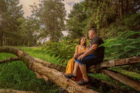 Inspiração e ideias criativas  ensaio fotográfico pré casamento de casal na Aldeia da Serra'