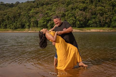 Inspiração e ideias criativas  ensaio fotográfico pré casamento de casal na Aldeia da Serra'