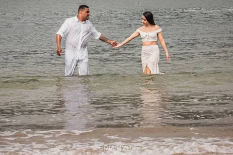 Inspiração e ideias criativas ensaio fotográfico pré casamento de casal na praia das conchas'