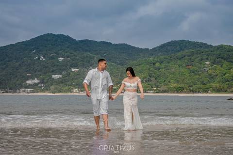 Inspiração e ideias criativas ensaio fotográfico pré casamento de casal na praia das conchas'