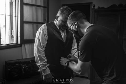 Inspiração e ideias criativas de fotos fotográfico de Making Of do noivo no Espaço Villa Mantova'