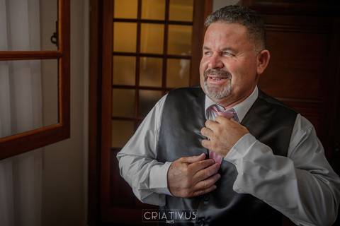 Inspiração e ideias criativas de fotos fotográfico de Making Of do noivo no Espaço Villa Mantova'