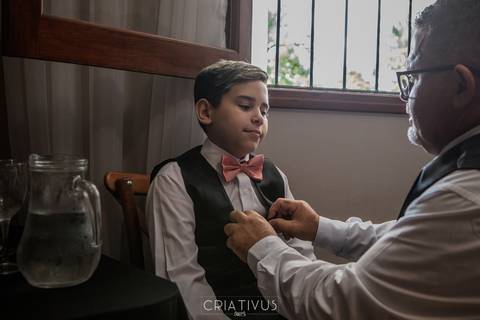 Inspiração e ideias criativas de fotos fotográfico de Making Of do noivo e noivinho no Espaço Villa Mantova'