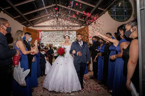Inspiração e ideias criativas de fotos fotográfico de casamento na Paróquia São Sebastião E Maria Mãe Da Igreja'