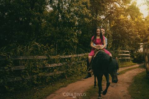 Inspiração e ideias criativas ensaio fotográfico pré casamento de casal em São Roque'