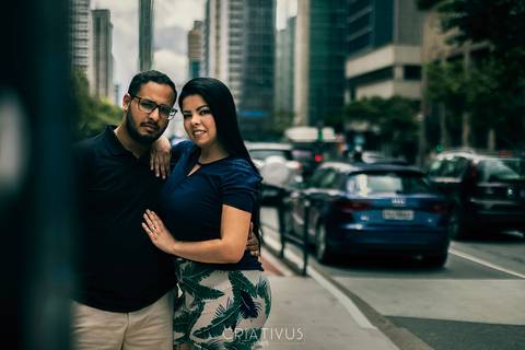 Inspiração e ideias criativas ensaio fotográfico pré casamento de casal na Av. Paulista'