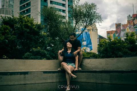Inspiração e ideias criativas ensaio fotográfico pré casamento de casal na Av. Paulista'