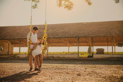 Inspiração e ideias criativas ensaio fotográfico pré casamento de casal Holambra cidade das flores SP'