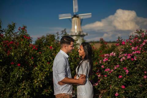 Inspiração e ideias criativas ensaio fotográfico pré casamento de casal Holambra cidade das flores SP'