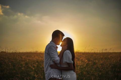 Inspiração e ideias criativas ensaio fotográfico pré casamento de casal Holambra cidade das flores SP'