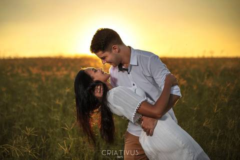 Inspiração e ideias criativas ensaio fotográfico pré casamento de casal Holambra cidade das flores SP'