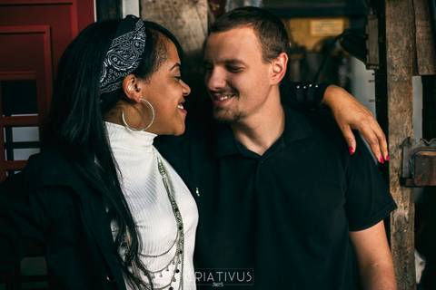 Inspiração e ideias criativas ensaio fotográfico pré casamento de casal Mecânica Green Auto Center'