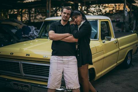 Inspiração e ideias criativas ensaio fotográfico pré casamento de casal Mecânica Green Auto Center'