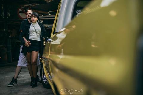 Inspiração e ideias criativas ensaio fotográfico pré casamento de casal Mecânica Green Auto Center'