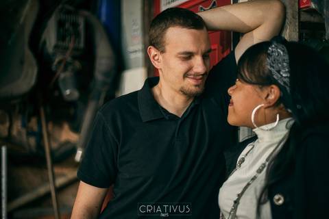 Inspiração e ideias criativas ensaio fotográfico pré casamento de casal Mecânica Green Auto Center'