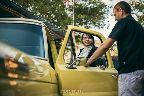 Inspiração e ideias criativas ensaio fotográfico pré casamento de casal Mecânica Green Auto Center'