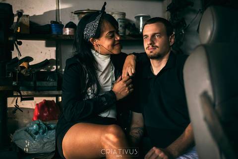 Inspiração e ideias criativas ensaio fotográfico pré casamento de casal Mecânica Green Auto Center'