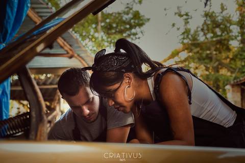 Inspiração e ideias criativas ensaio fotográfico pré casamento de casal Mecânica Green Auto Center'