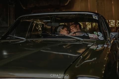 Inspiração e ideias criativas ensaio fotográfico pré casamento de casal Mecânica Green Auto Center'