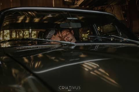 Inspiração e ideias criativas ensaio fotográfico pré casamento de casal Mecânica Green Auto Center'