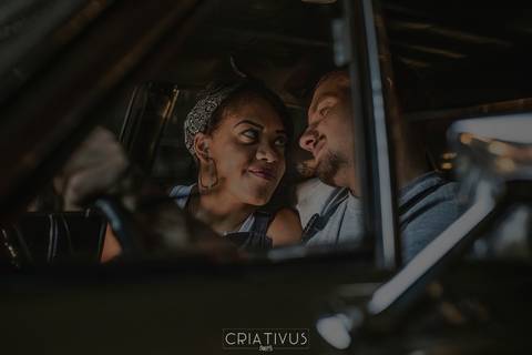 Inspiração e ideias criativas ensaio fotográfico pré casamento de casal Mecânica Green Auto Center'