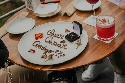 Foto e Vídeo criativo para o Pedido de Casamento surpresa romântico no Restaurante Esther'