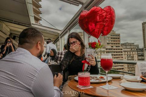 Foto e Vídeo criativo para o Pedido de Casamento surpresa romântico no Restaurante Esther'