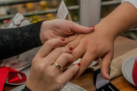 Foto e Vídeo criativo para o Pedido de Casamento surpresa romântico no Restaurante Esther'