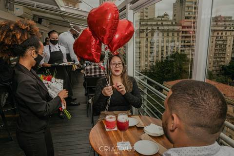 Foto e Vídeo criativo para o Pedido de Casamento surpresa romântico no Restaurante Esther'