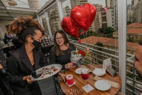 Foto e Vídeo criativo para o Pedido de Casamento surpresa romântico no Restaurante Esther'