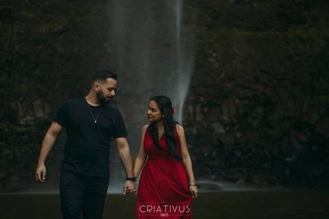 Inspiração e ideias ensaio fotográfico pré casamento de casal Cachoeira do Saltão Brotas SP'