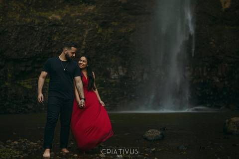 Inspiração e ideias ensaio fotográfico pré casamento de casal Cachoeira do Saltão Brotas SP'