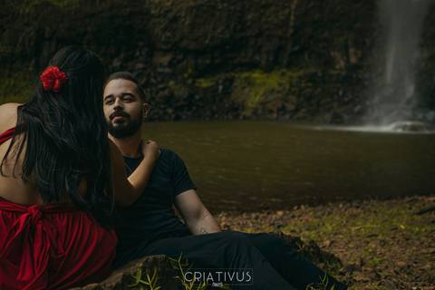 Inspiração e ideias ensaio fotográfico pré casamento de casal Cachoeira do Saltão Brotas SP'