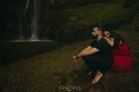 Inspiração e ideias ensaio fotográfico pré casamento de casal Cachoeira do Saltão Brotas SP'