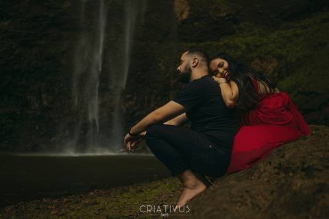 Inspiração e ideias ensaio fotográfico pré casamento de casal Cachoeira do Saltão Brotas SP'