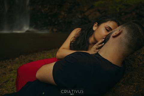 Inspiração e ideias ensaio fotográfico pré casamento de casal Cachoeira do Saltão Brotas SP'