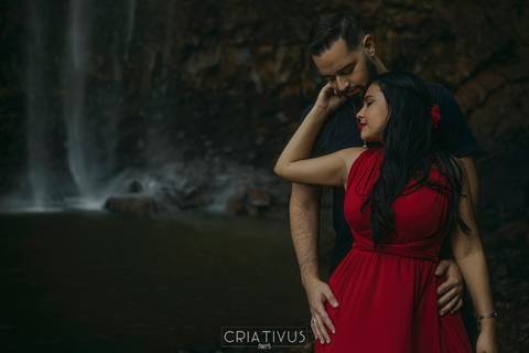 Inspiração e ideias ensaio fotográfico pré casamento de casal Cachoeira do Saltão Brotas SP'