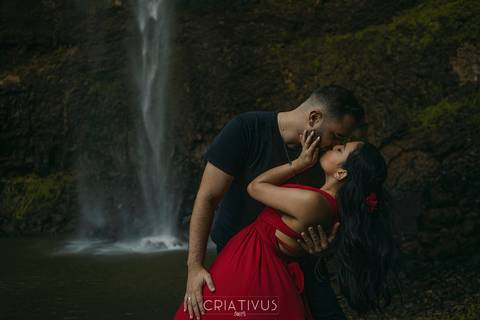 Inspiração e ideias ensaio fotográfico pré casamento de casal Cachoeira do Saltão Brotas SP'