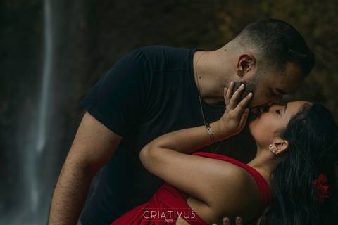 Inspiração e ideias ensaio fotográfico pré casamento de casal Cachoeira do Saltão Brotas SP'