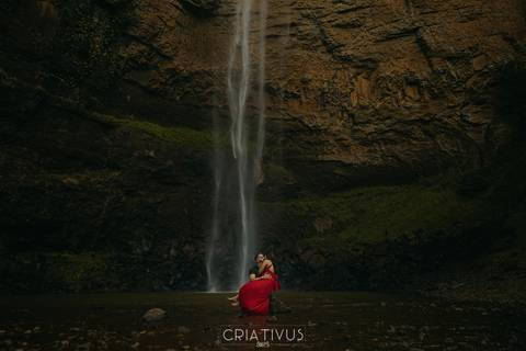 Inspiração e ideias ensaio fotográfico pré casamento de casal Cachoeira do Saltão Brotas SP'
