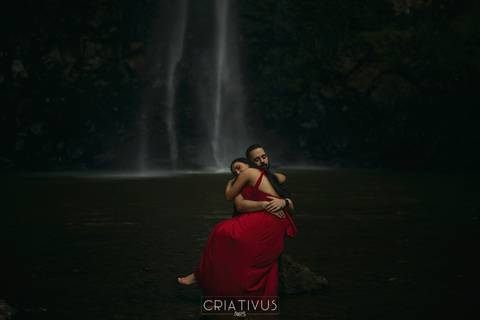 Inspiração e ideias ensaio fotográfico pré casamento de casal Cachoeira do Saltão Brotas SP'